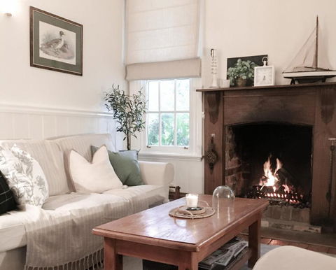 MARIGOLD COTTAGE Charming 1870s Central Daylesford Cottage - Melbourne Tourism 2