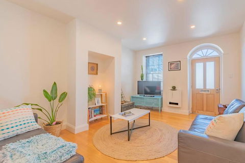 MELVINGTON BOUTIQUE APARTMENT IN HOBART CBD O - Melbourne Tourism 0