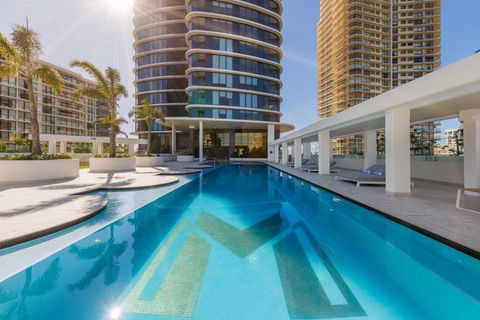 Meriton Suites Surfers Paradise - Melbourne Tourism 1