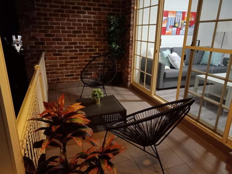 Modern 2BR Apartment With Parking - Melbourne Tourism 3