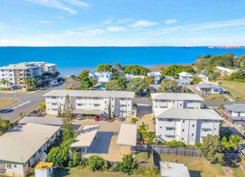 Modern Beach Apartment - Melbourne Tourism 0