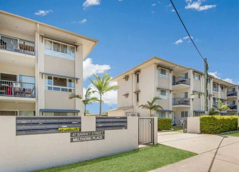 Modern Beach Apartment - Melbourne Tourism 1