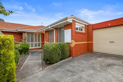 Modern Comfort In Preston - Melbourne Tourism 2