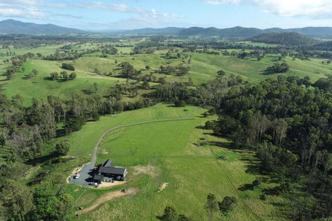 Modern Farmhouse - Melbourne Tourism 2