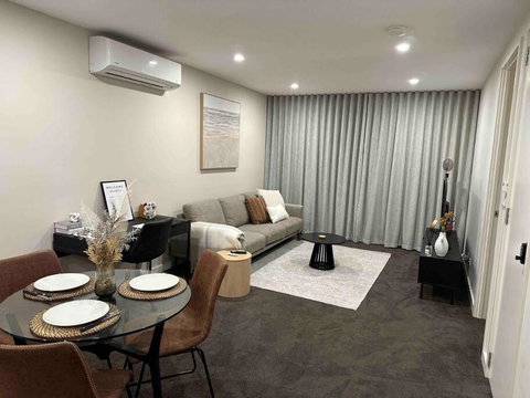 Modern Griffith Apartment - Melbourne Tourism 2