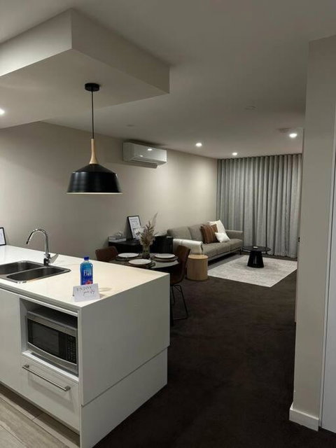 Modern Griffith Apartment - Melbourne Tourism 1