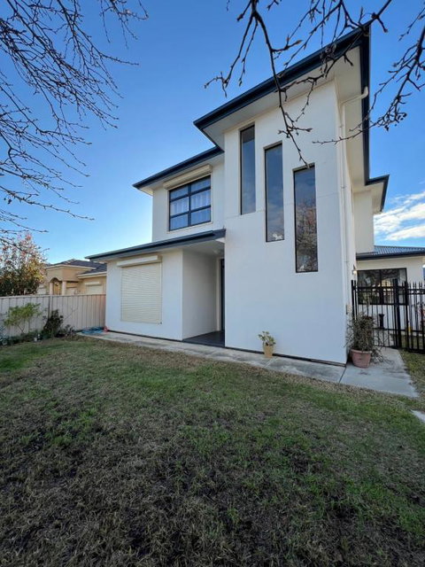 Modern House Between Airport And Sea - Melbourne Tourism 3