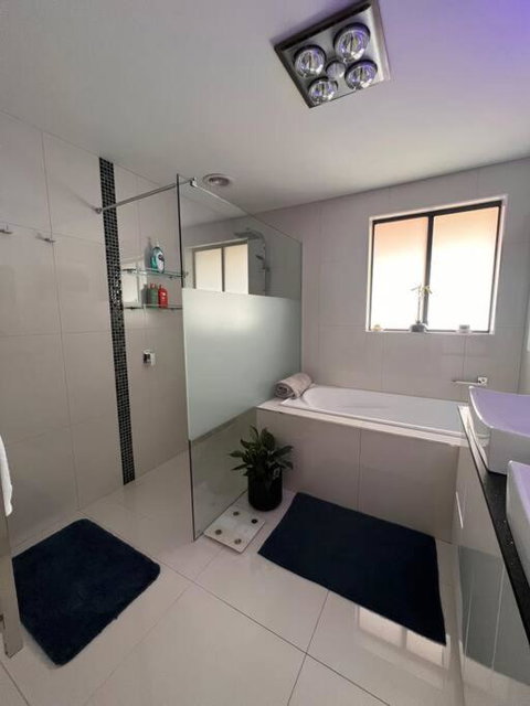 Modern Light Filled Home Near Beaches - Melbourne Tourism 1