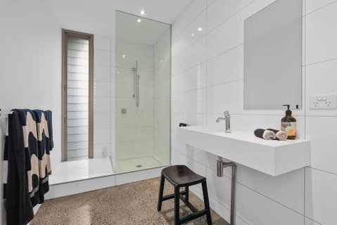 Modern Studio With Sweeping Views - Melbourne Tourism 1