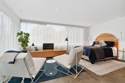 Modern Studio With Sweeping Views - Melbourne Tourism 2