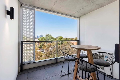 Modern Urban Retreat In Brunswick - Melbourne Tourism 1