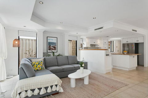 Newly Renovated Home Steps From Sorrento Beach - Melbourne Tourism 1