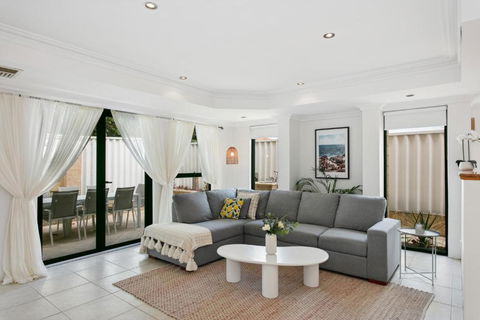 Newly Renovated Home Steps From Sorrento Beach - Melbourne Tourism 0