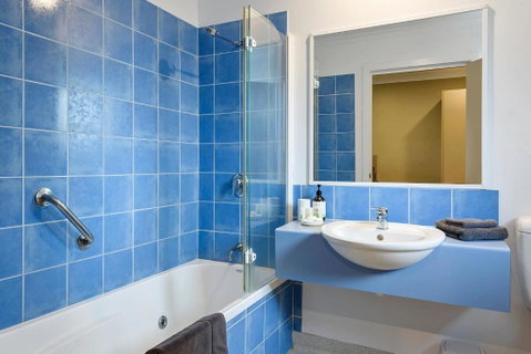 Motel Strahan - Melbourne Tourism 3
