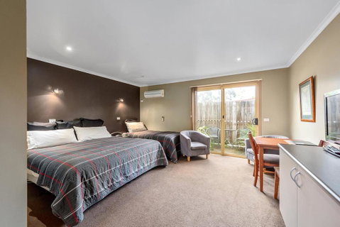 Motel Strahan - Melbourne Tourism 1