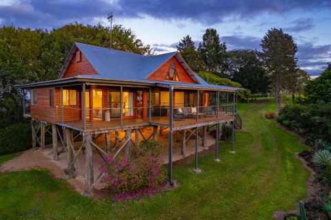 Mountain Retreat With Ocean Views And Fireplace - Melbourne Tourism 3
