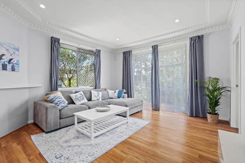 NEW Sailors Cove Pet Friendly - Melbourne Tourism 0
