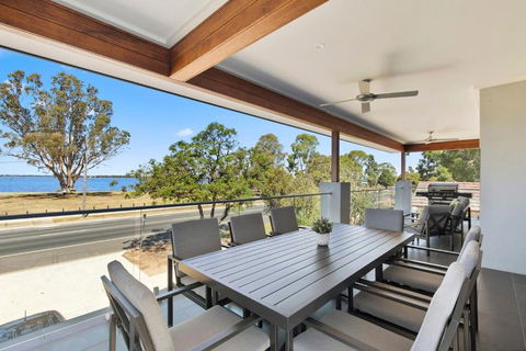 NEW - Sunrise Waters Holiday House - Melbourne Tourism 0