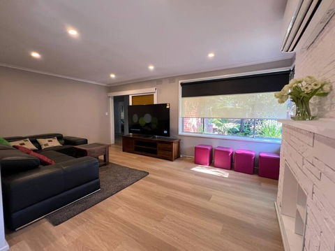 Newly Refurbished House- SuperFast Internet - Melbourne Tourism 1