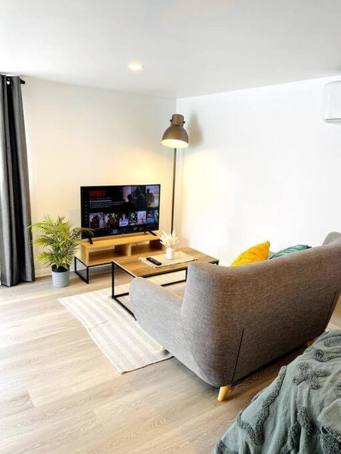 Newly Renovated Contemporary Private Studio Near Hobart CBD And Airport - Melbourne Tourism 3