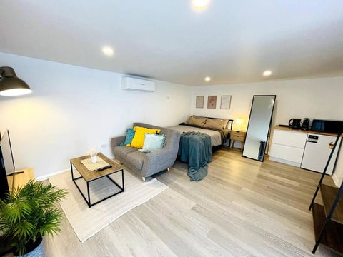 Newly Renovated Contemporary Private Studio Near Hobart CBD And Airport - Melbourne Tourism 0