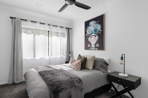New Modern 2 Bedroom Mountain Retreat Escape - Melbourne Tourism 0