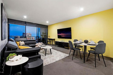 OCEAN VIEW - One Bedroom Spa Apartment - Circle On Cavill - Self Contained, Privately Managed - Melbourne Tourism 2