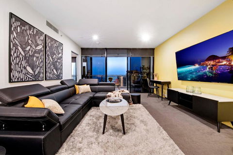 OCEAN VIEW - One Bedroom Spa Apartment - Circle On Cavill - Self Contained, Privately Managed - Melbourne Tourism 1