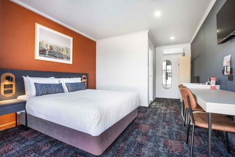 Nightcap At Horse & Jockey Hotel Warwick - Melbourne Tourism 3