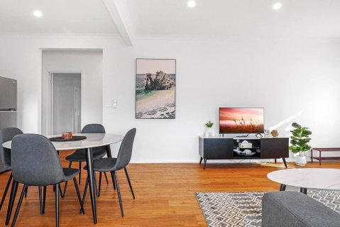 Nth Central 3BR - Split Systems Throughout & Wifi - Melbourne Tourism 0