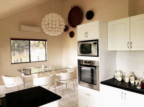 Noosa Hinterland Acreage Close To The Beach - Melbourne Tourism 3