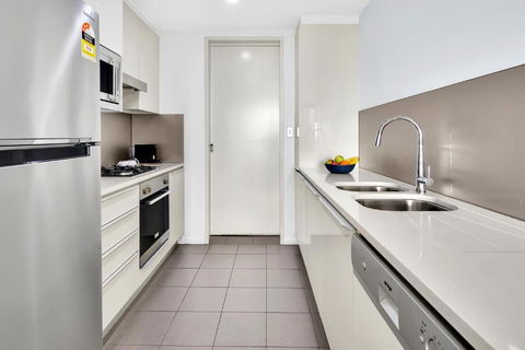 North Sydney Large Two Bedroom MIL2302 - Melbourne Tourism 3