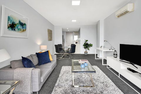 North Sydney Large Two Bedroom MIL2252402 - Melbourne Tourism 0