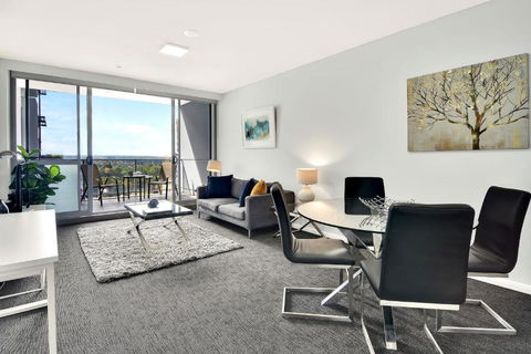 North Sydney Large Two Bedroom MIL2252402 - Melbourne Tourism 1