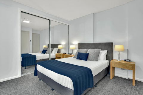 North Sydney Large Two Bedroom MIL2252402 - Melbourne Tourism 2