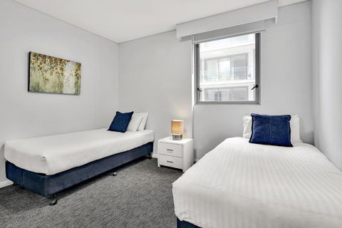 North Sydney Large Two Bedroom MIL2252402 - Melbourne Tourism 3