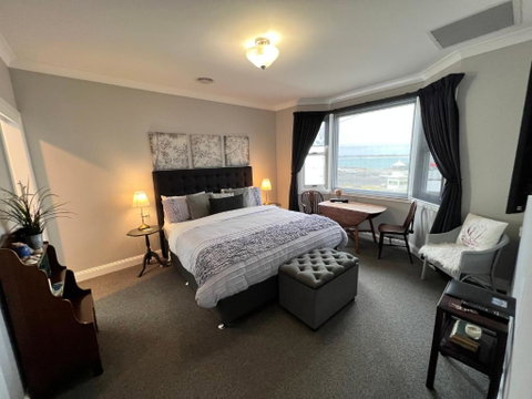 Number 10 -King Bed With Breakfast - Melbourne Tourism 0