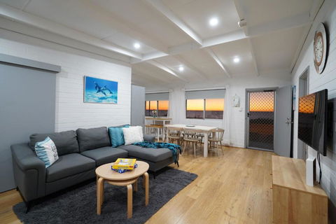 OCEA84 - Quinns Beach Shack: Ocean Views - Melbourne Tourism 0
