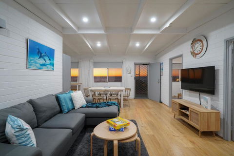 OCEA84 - Quinns Beach Shack: Ocean Views - Melbourne Tourism 3
