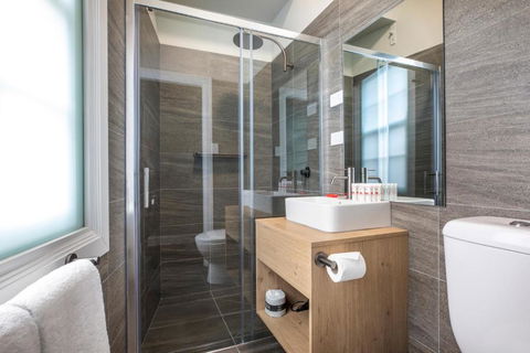 Nightcap At Pymble Hotel - Melbourne Tourism 1