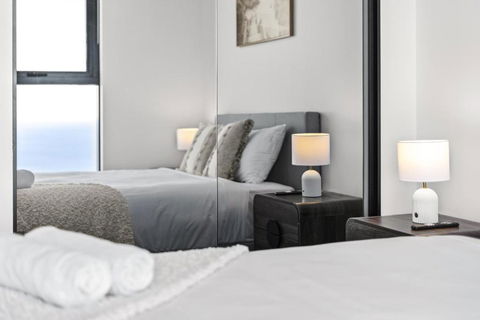 OCEAN Views In Beachside 2-Bedroom Unit - Q Stay - Melbourne Tourism 2