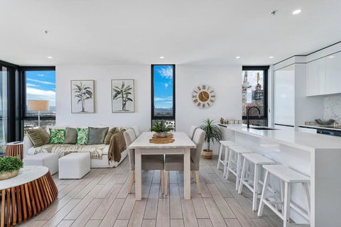 OPUS Apartment - Beach At Your Doorstep Short Walk To Light Rail - Melbourne Tourism 3