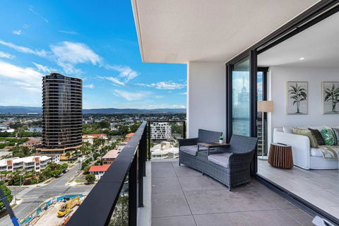 OPUS Apartment - Beach At Your Doorstep Short Walk To Light Rail - Melbourne Tourism 1