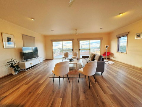 Oceanview 4B2B Two-story House With Big Balcony! - Melbourne Tourism 0