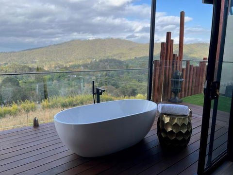 On Eagle Wings Mountain Retreat & Spa - Melbourne Tourism 0
