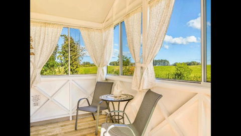 Orange Blossom- Comboyne Mountain Cottages - Melbourne Tourism 2