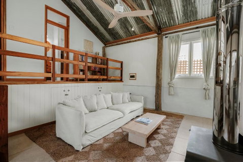 Orchard Cottage - Quiet Farm Escape - Melbourne Tourism 3
