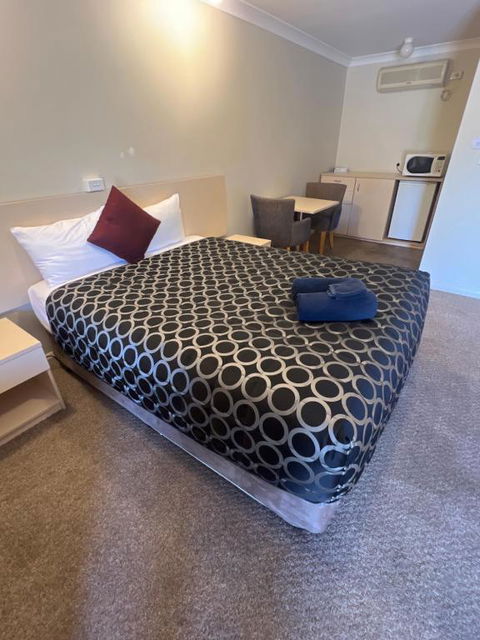 OVERLANDER MOTOR LODGE - Melbourne Tourism 1