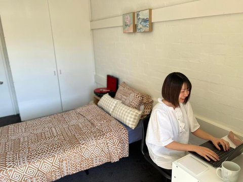 Ozi Village Cardigan - Melbourne Tourism 2