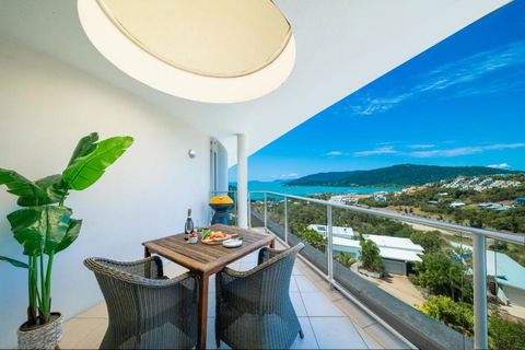 Pacific Blue Whitsunday - Studio - Melbourne Tourism 3